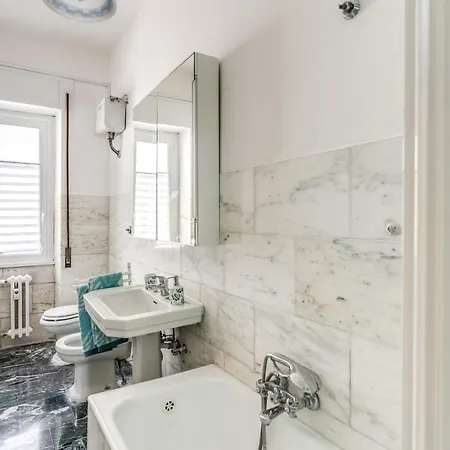 Domus Lucianae Family & Group Comfort, Few Min From Colosseum