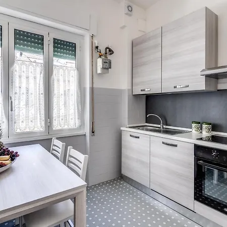 Domus Lucianae Family & Group Comfort, Few Min From Colosseum *